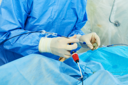 Cirurgias mais precisas e seguras são possíveis graças à radiologia intervencionista, destaca Dra. Thaline Neves.