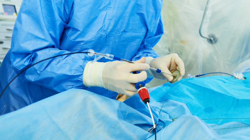Cirurgias mais precisas e seguras são possíveis graças à radiologia intervencionista, destaca Dra. Thaline Neves.