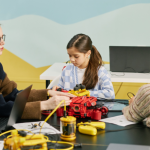 A robótica educacional aliada ao monitoramento climático transforma a escola em um verdadeiro laboratório de inovação sustentável. Gustavo Adolfo Morceli Rodrigues destaca o protagonismo dos alunos nesse processo.